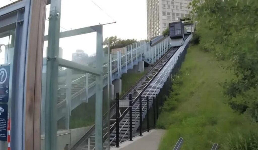 100-Street-Funicular