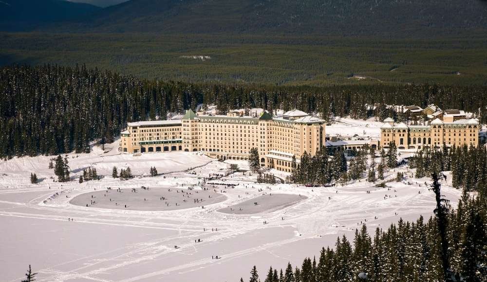 Snowshoeing to Fairview Lookout