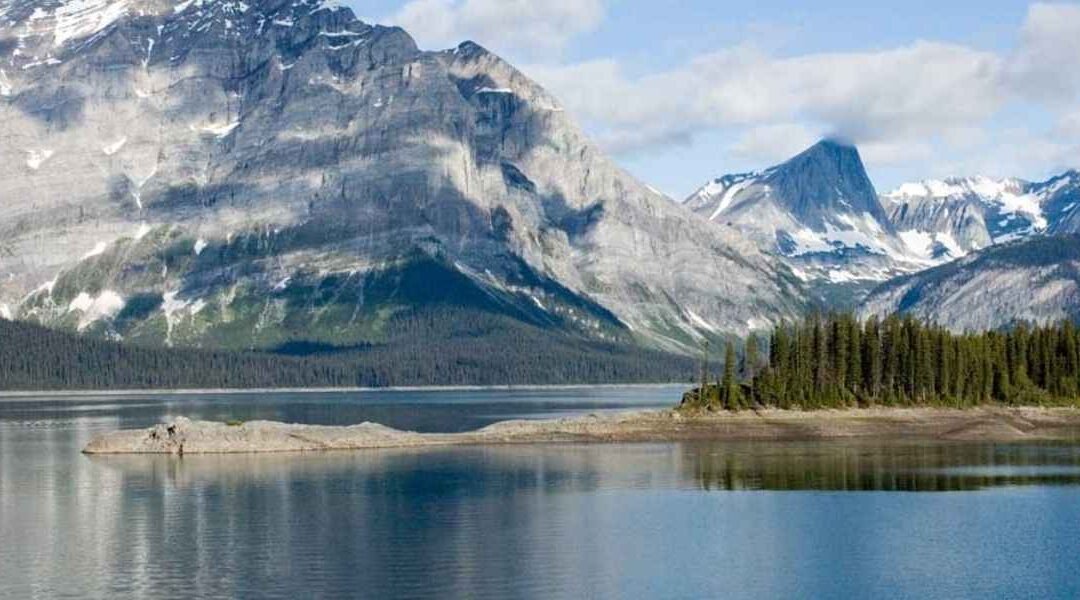 23 Best Places to Visit in Alberta – Amazing Natural Wonders