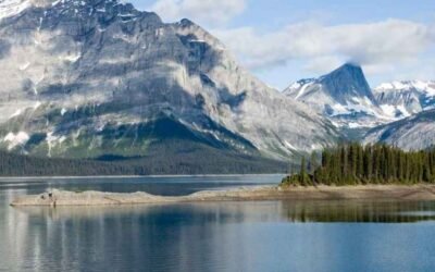 23 Best Places to Visit in Alberta – Amazing Natural Wonders
