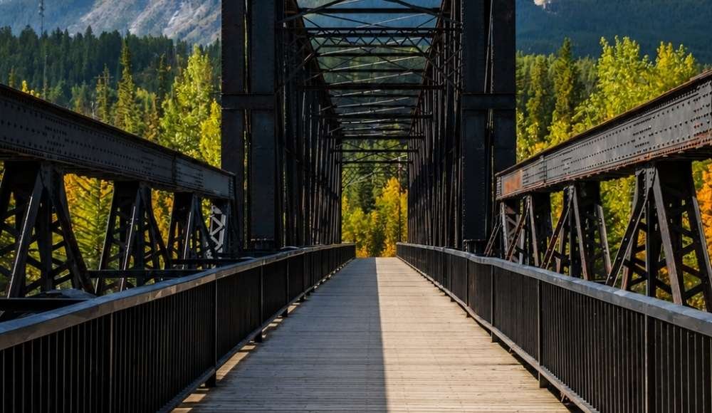 Bow River Loop hiking trails in Canmore.