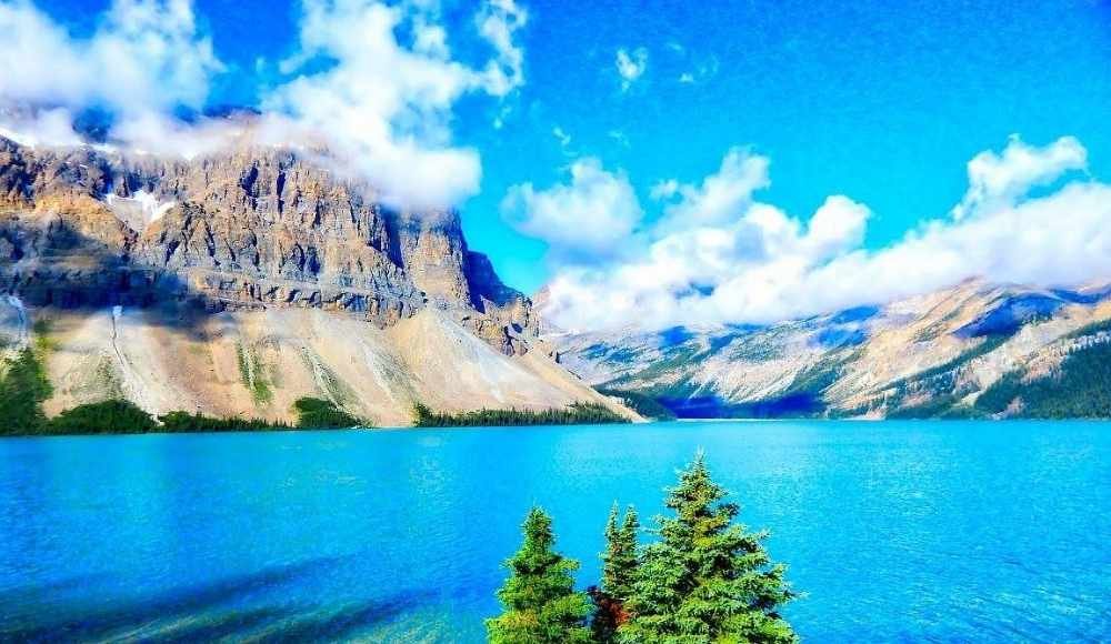 Bow Lake, one of the best Icefields Parkway stops