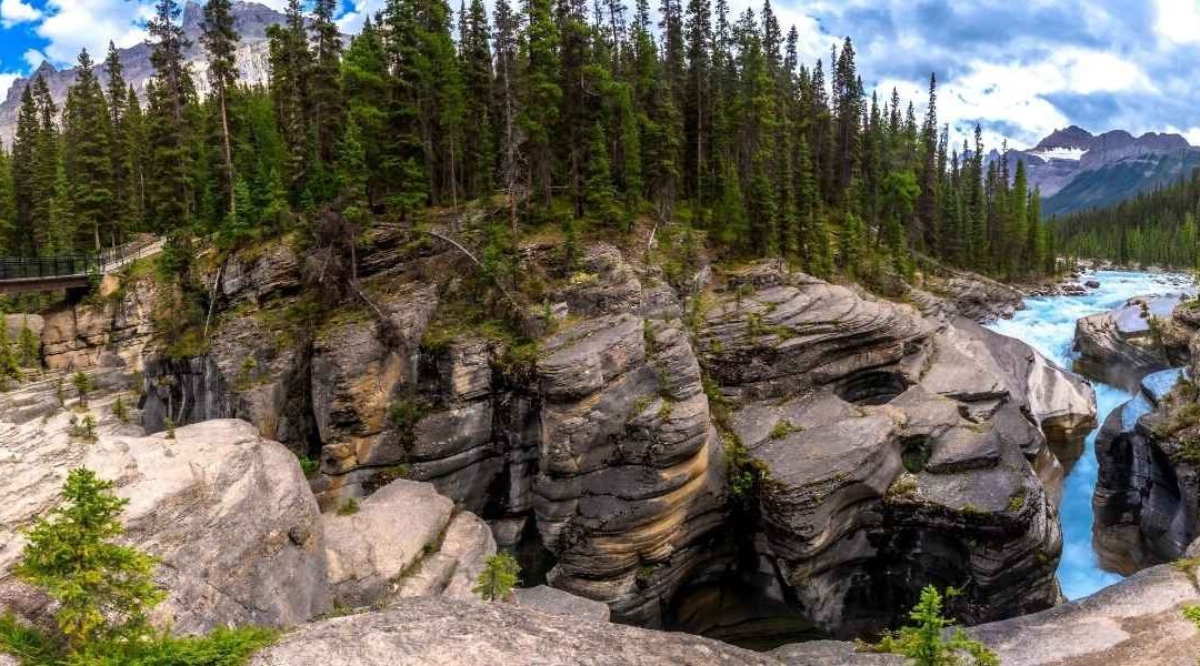 Mistaya Canyon: The Easiest ‘Wow’ Stop on the Icefields Parkway